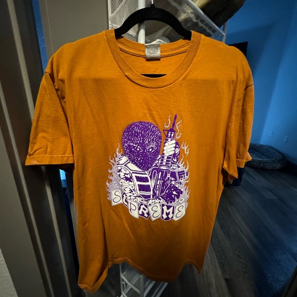 Supreme Tee - Picture 1 of 1